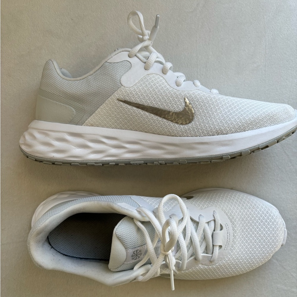 NIKE REVOLUTION 6